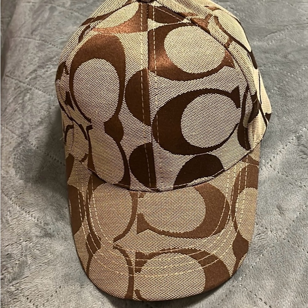 Coach Signature Baseball Cap - Picture 5 of 6